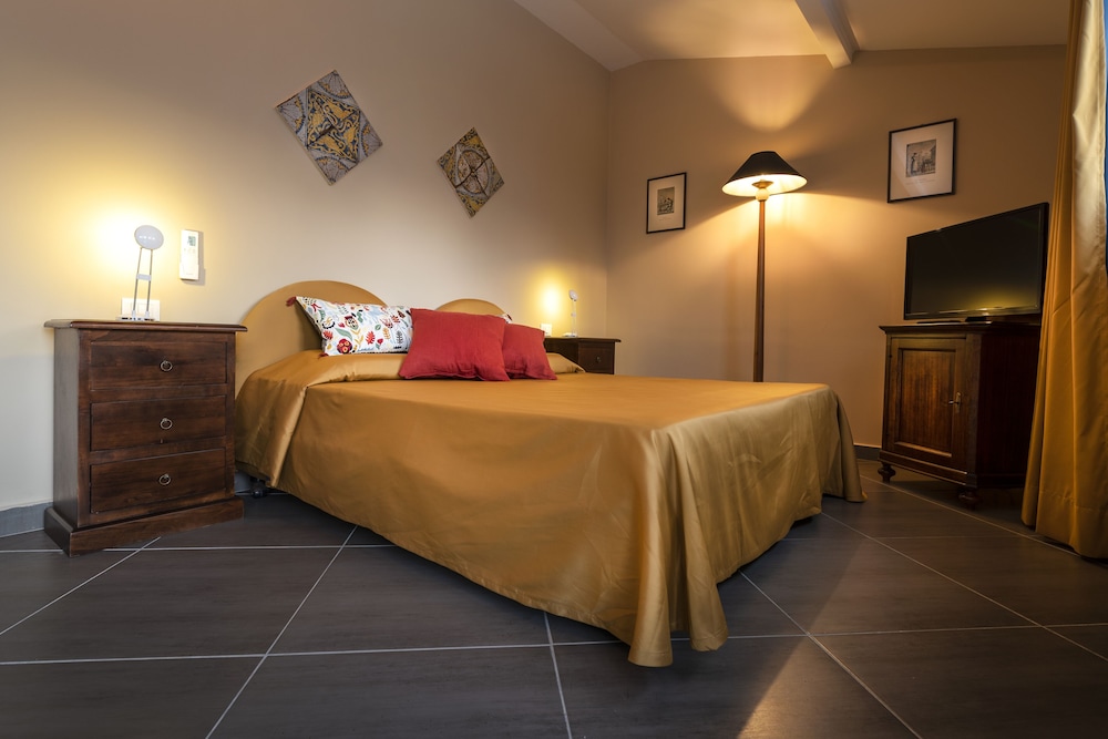 ROOM, TRIPLE