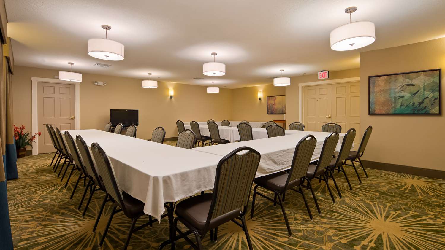 Best Western Plus Menomonie Inn & Suites 35/39