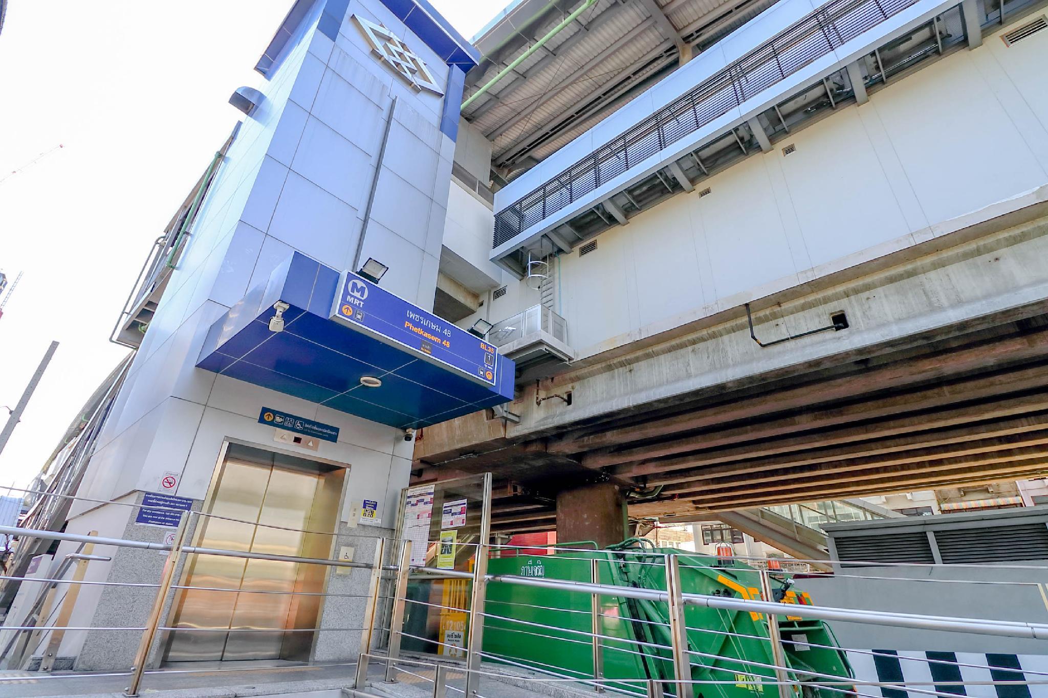 OYO 525 MRT Phetkasem 48/1 Place in BANGKOK