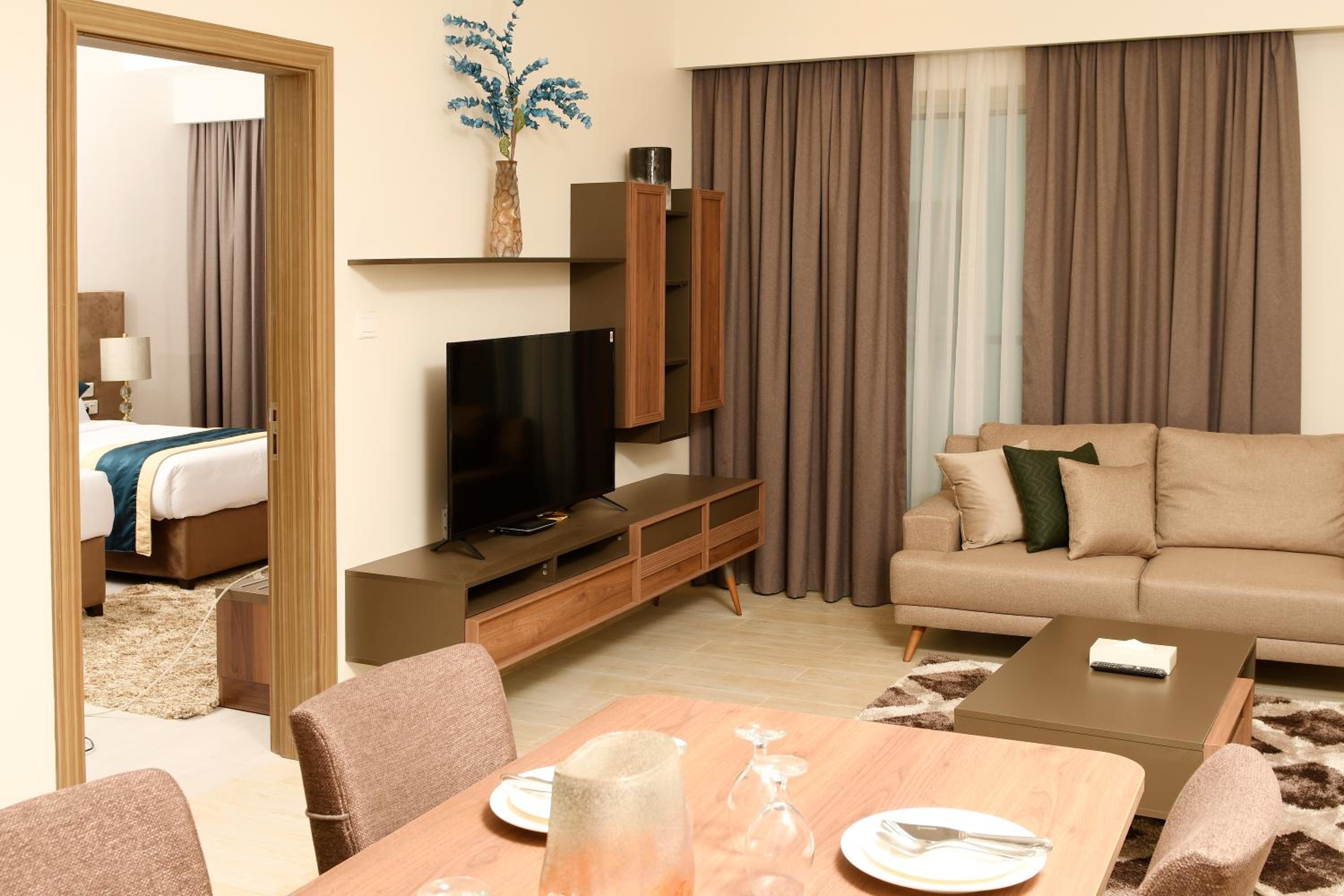 BW Suites & Spa 50/60
