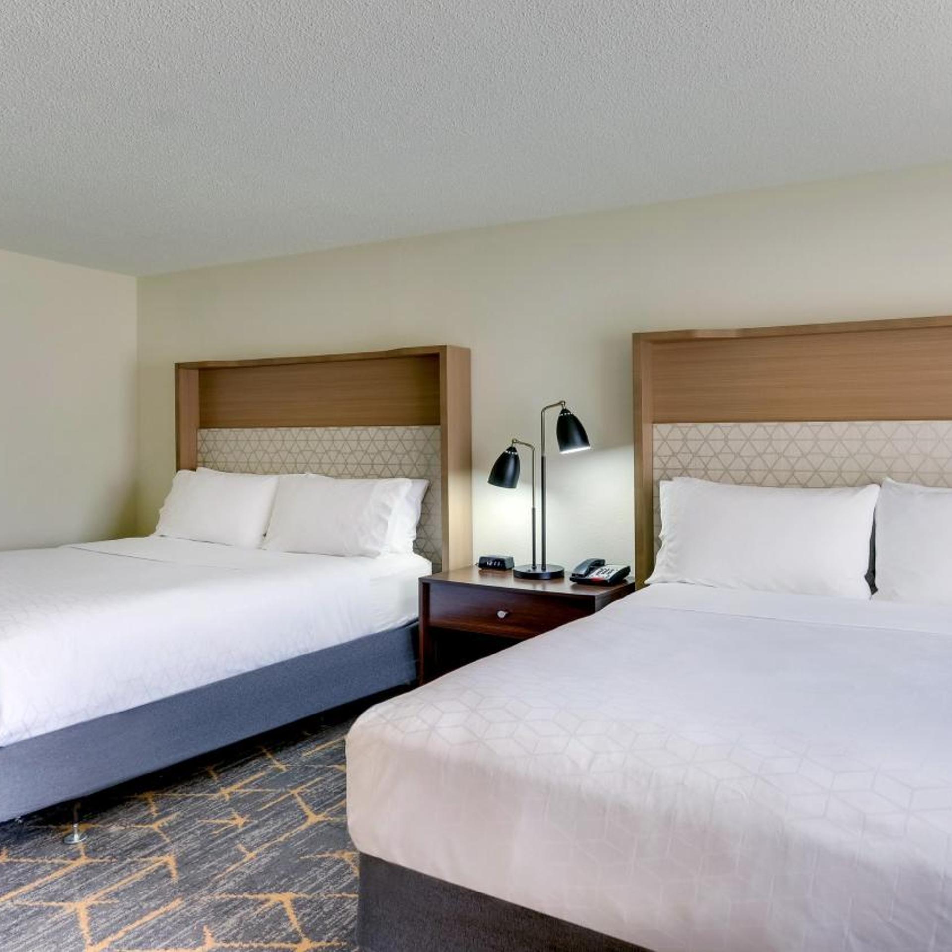 Standard, 2 Queen Beds, Bathtub, Accessible