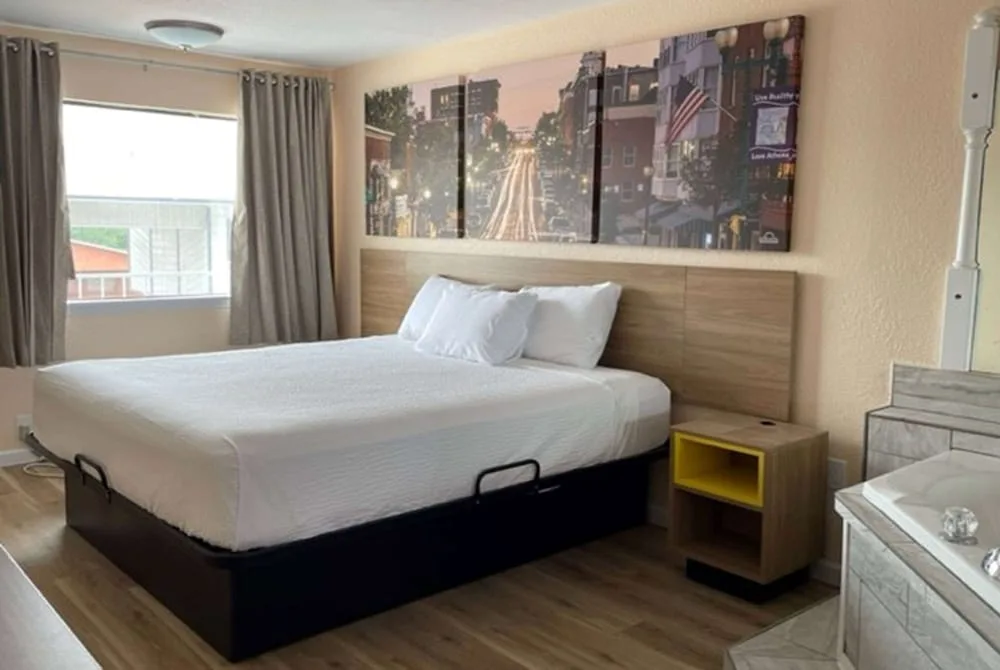 Days Inn by Wyndham Branson Near Theatre District 14/27