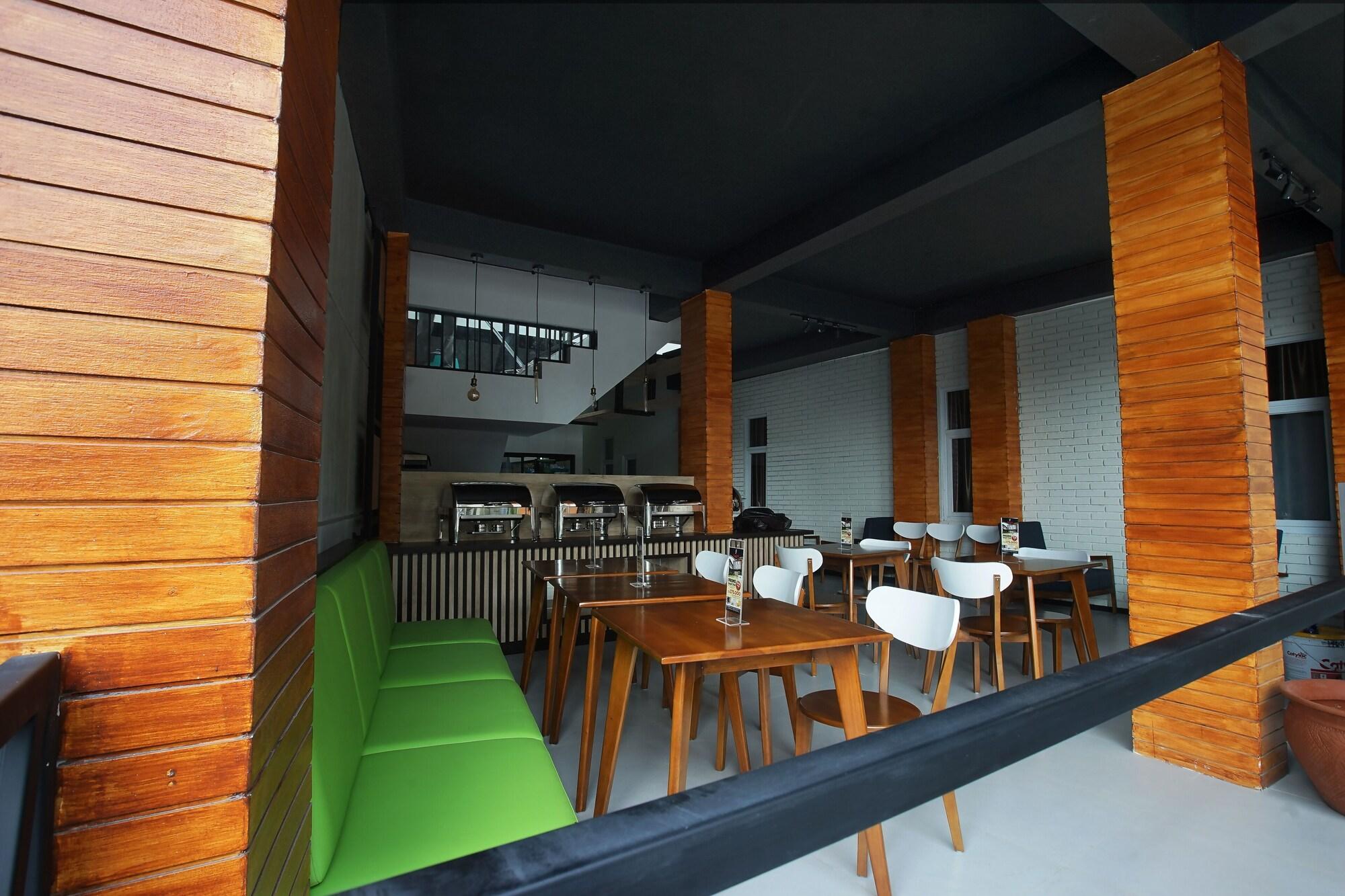 Triizz Hotel Semarang by Royal Singosari (Formerly Faustine Semarang) 15/18