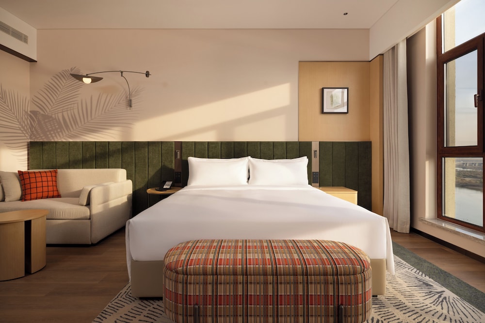 Deluxe, King Bed, River View