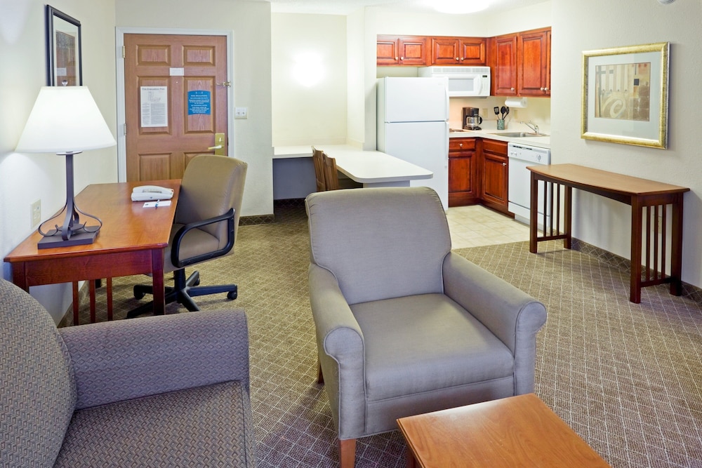 Staybridge Suites Cranbury-South Brunswick 48/75