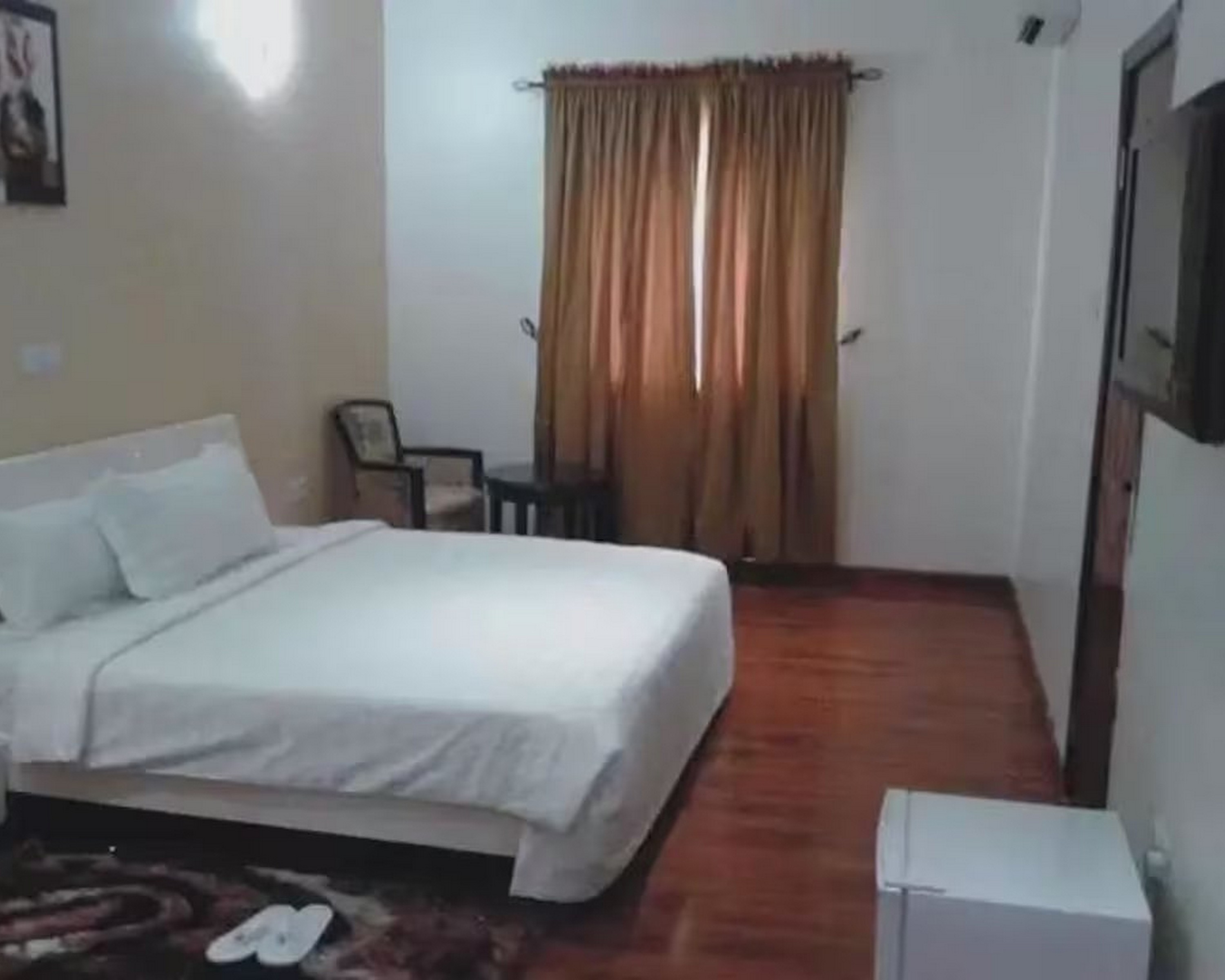 Newcastle Hotel Lekki 7/29