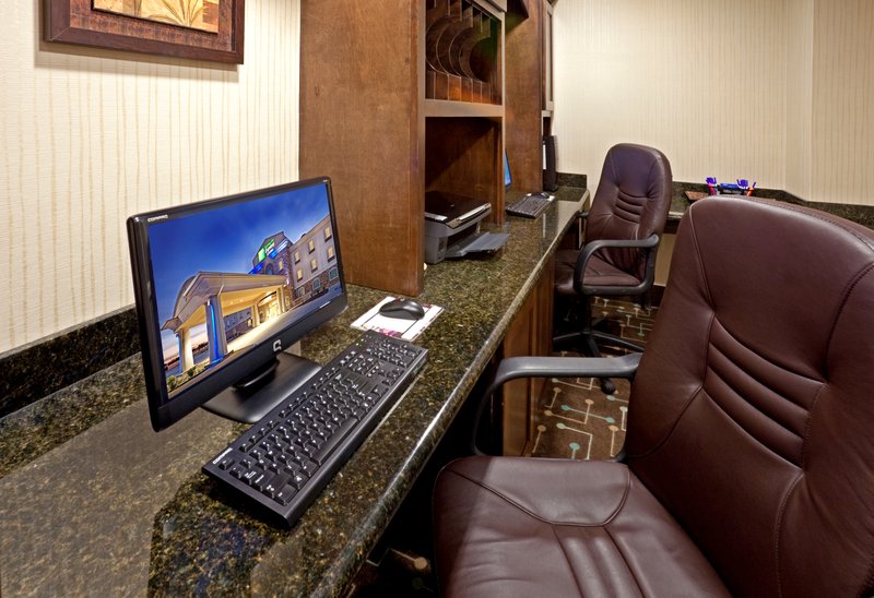 Holiday Inn Express Hotel And Suites Cedar Hill 60/69