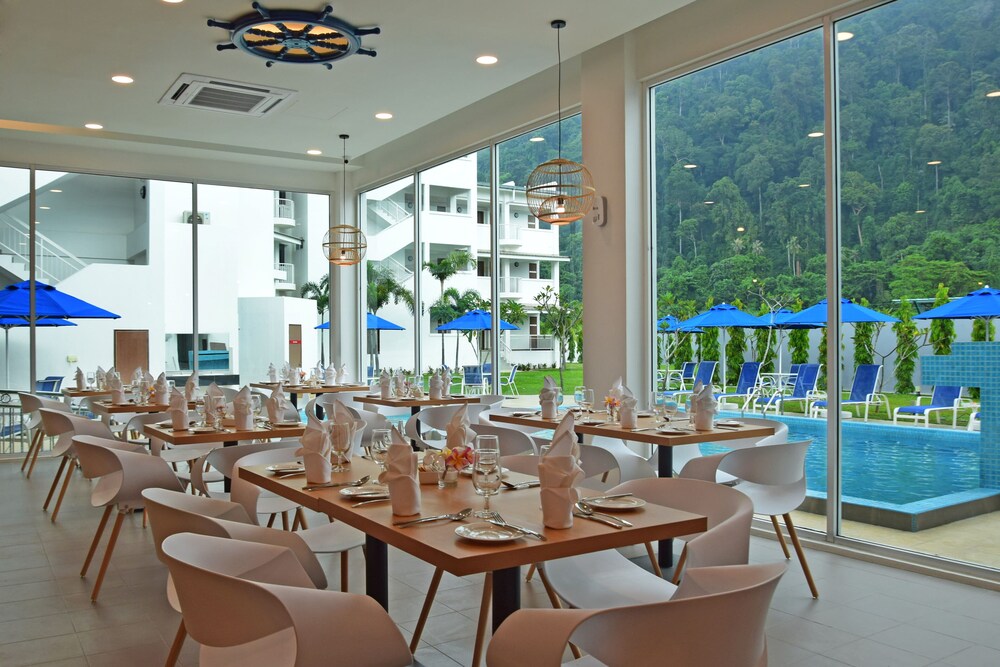AVI Pangkor Beach Resort 31/38
