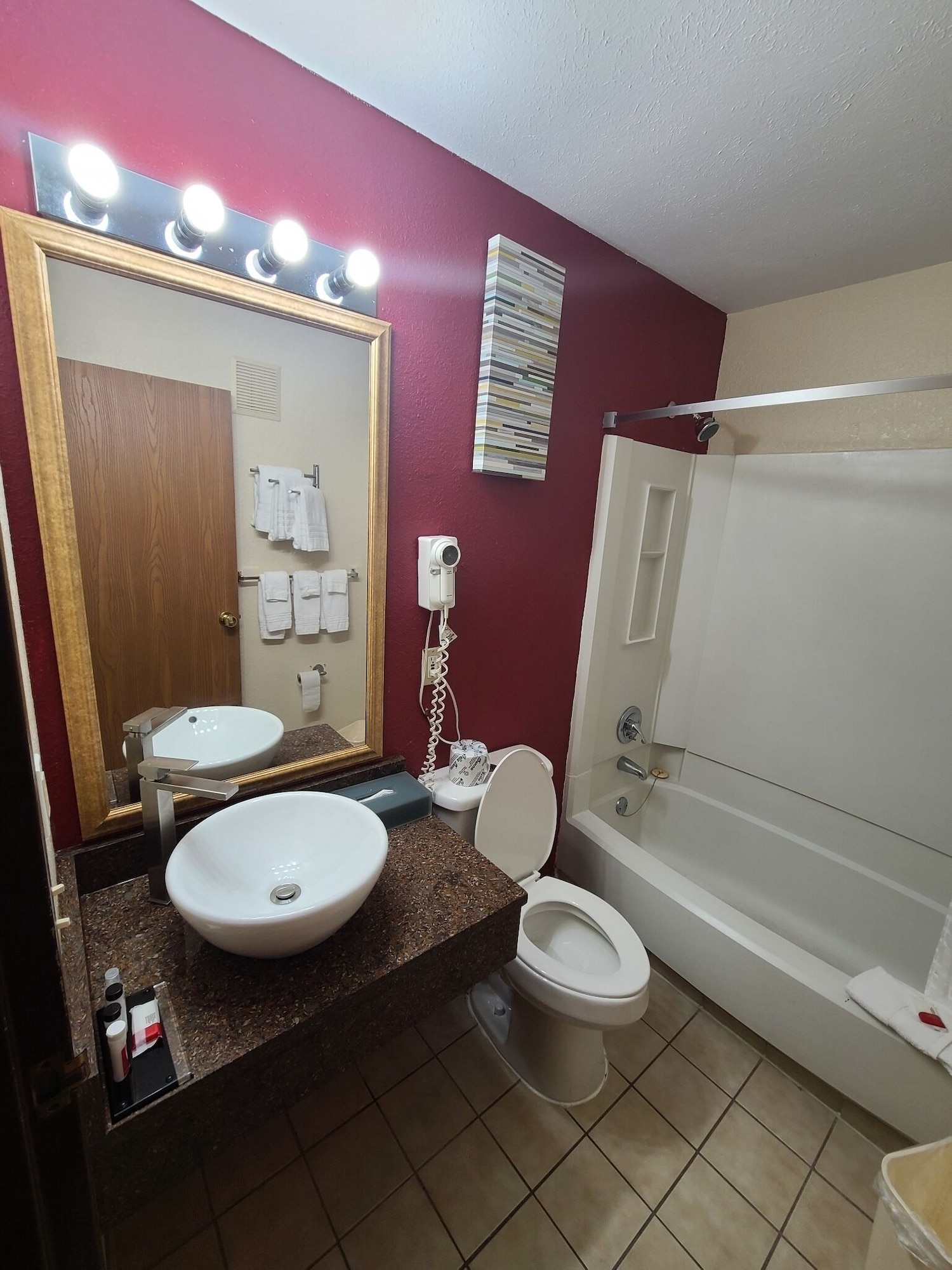 غرفة بسريرين مزدوجين يُسمح فيها بالحيوانات الأليفة، Baymont by Wyndham Perrysburg/Toledo 8/9