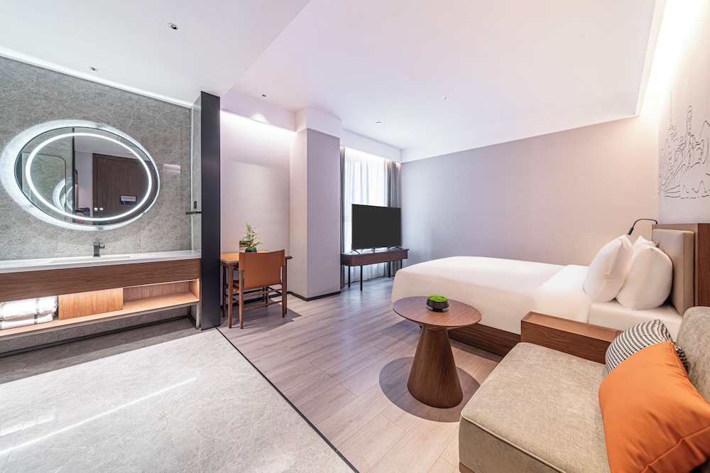 UrCove by Hyatt Lanzhou Xiguan Cross 2/6