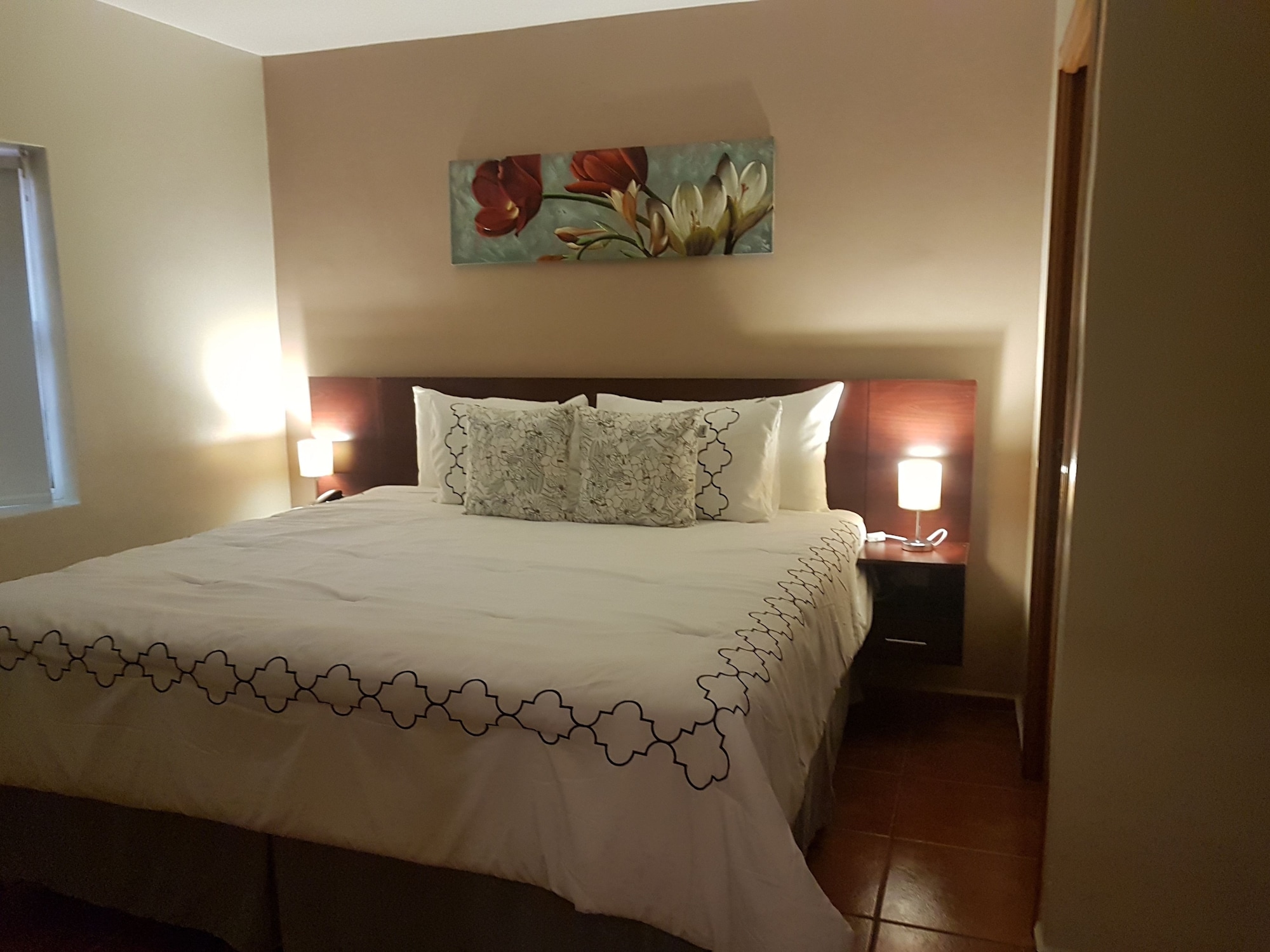 PREMIUM, QUEEN BED