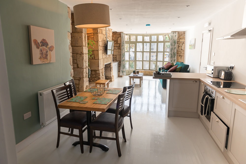 Wild Garlic Restaurant Rooms 29/37