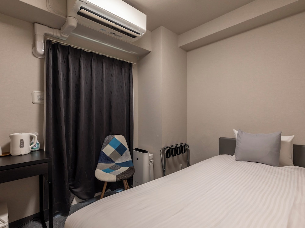 ROOM, SINGLE