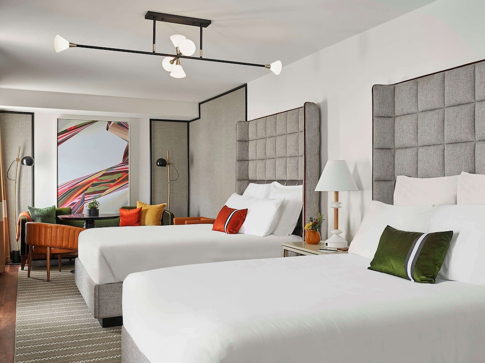 LUXURY, 2 QUEEN BEDS