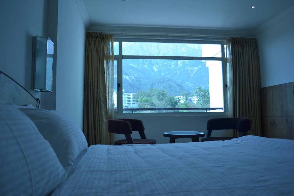 Hotel Amr Katra 12/28