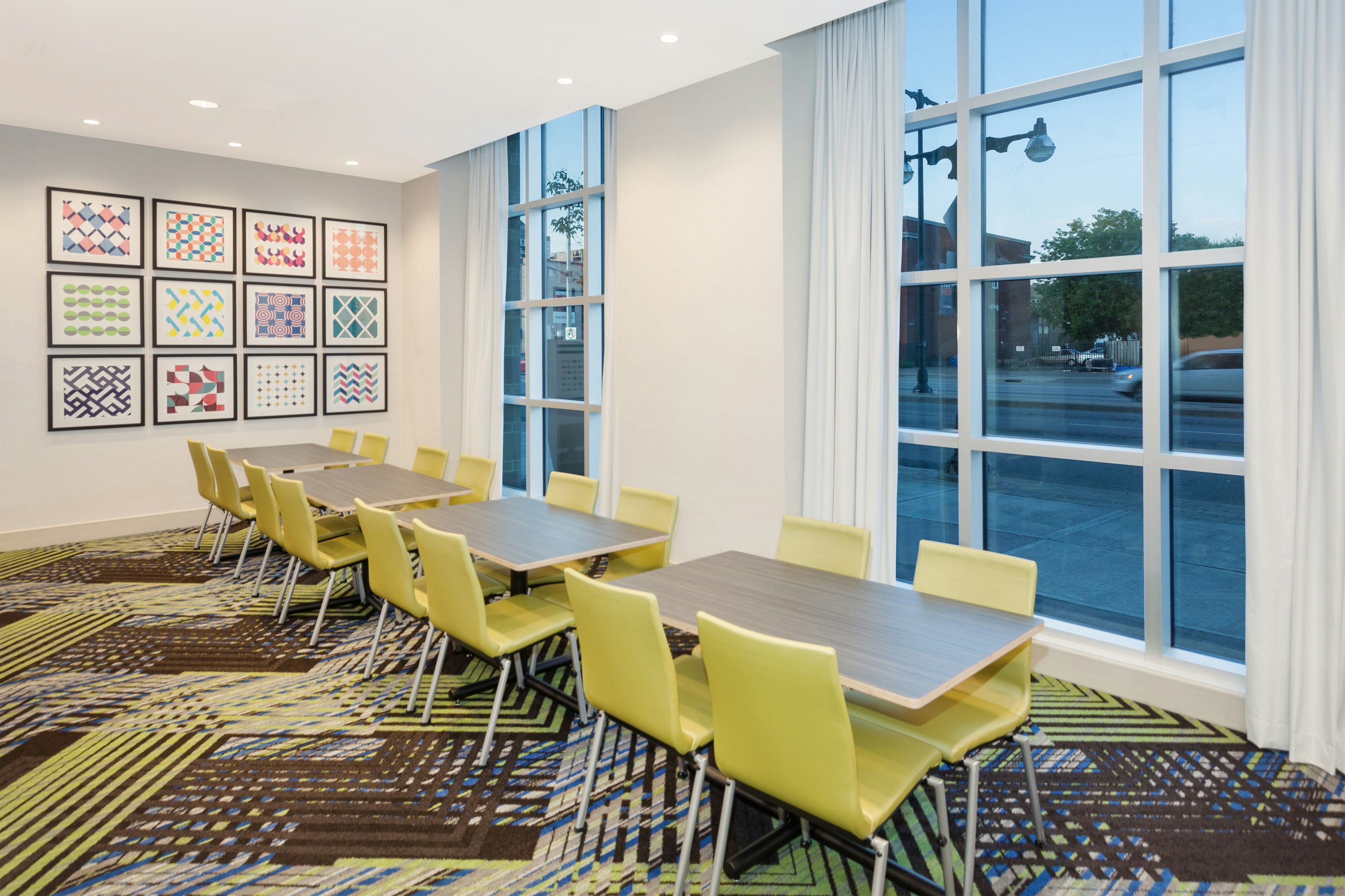Holiday Inn Express And Suites Ottawa Downtown East 71/78
