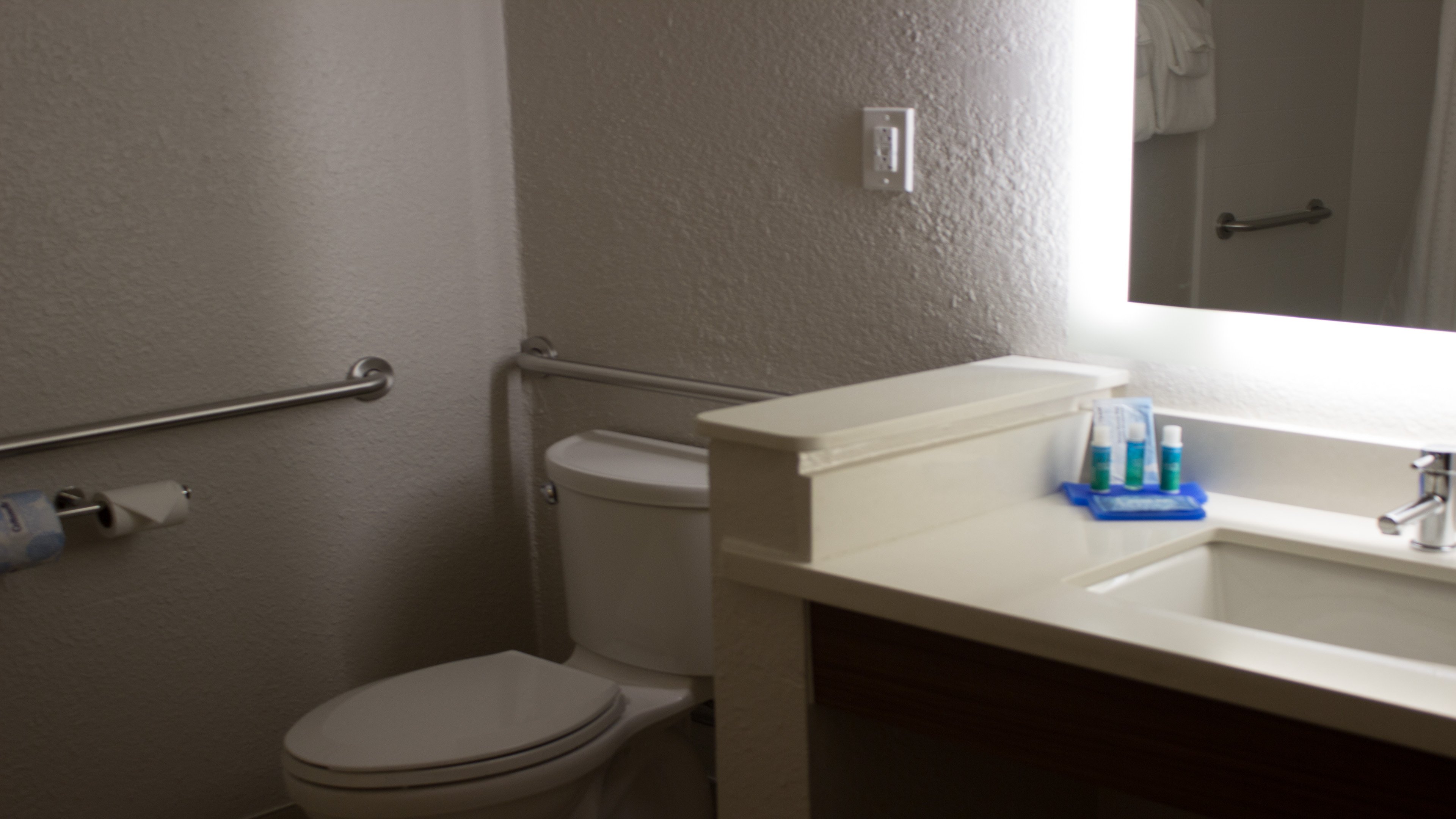 Holiday Inn Express Winfield 48/50