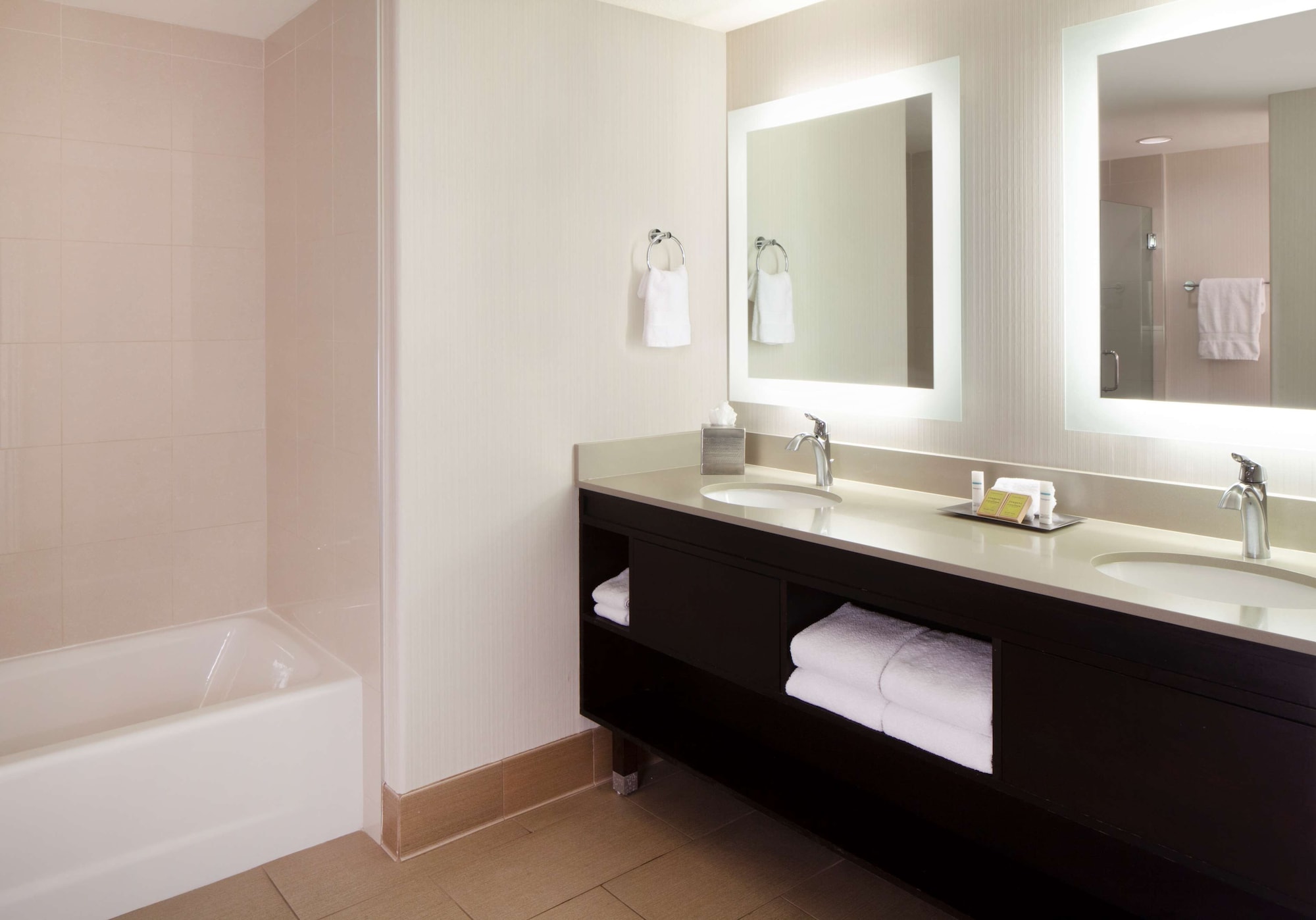 جناح بسرير كينج بغرفة نوم واحدة، Hilton Santa Cruz/Scotts Valley 3/3