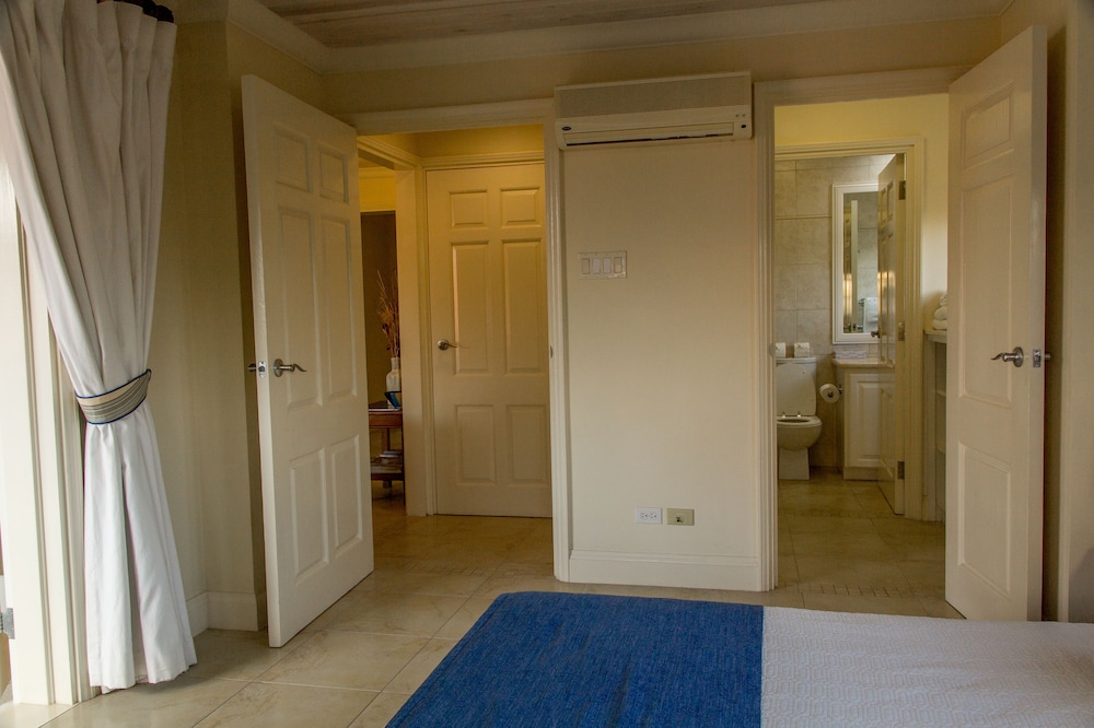 White Sands Beach Condos 15/50