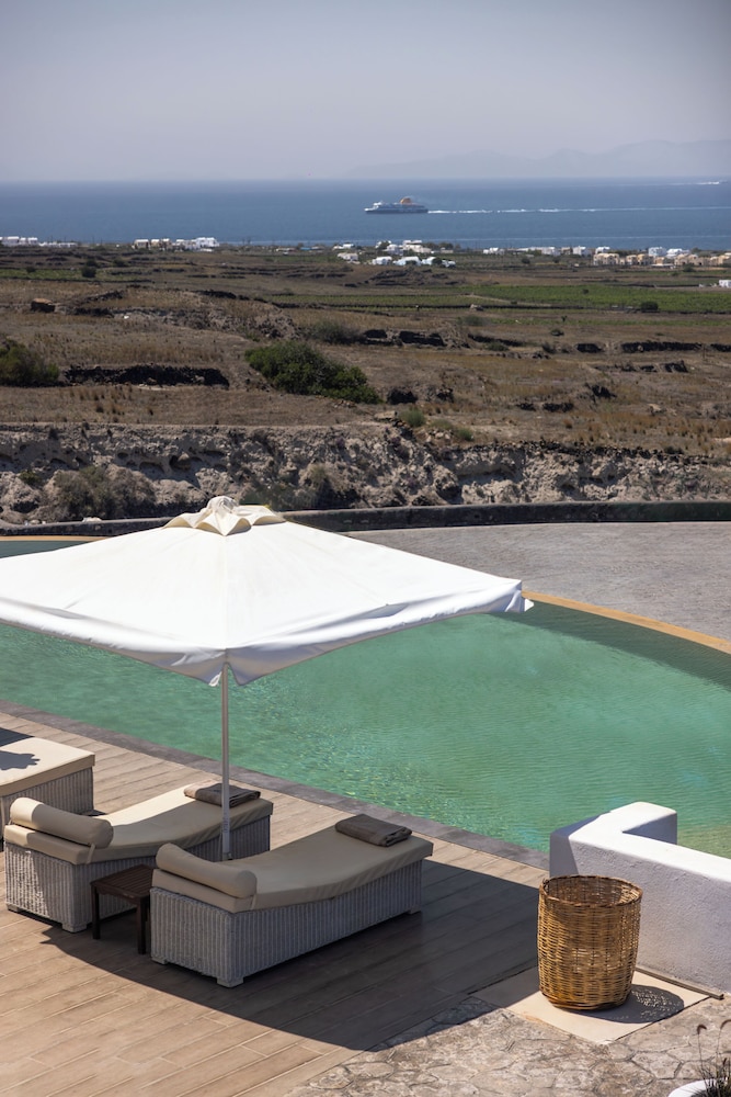 Danae Suites 42/50
