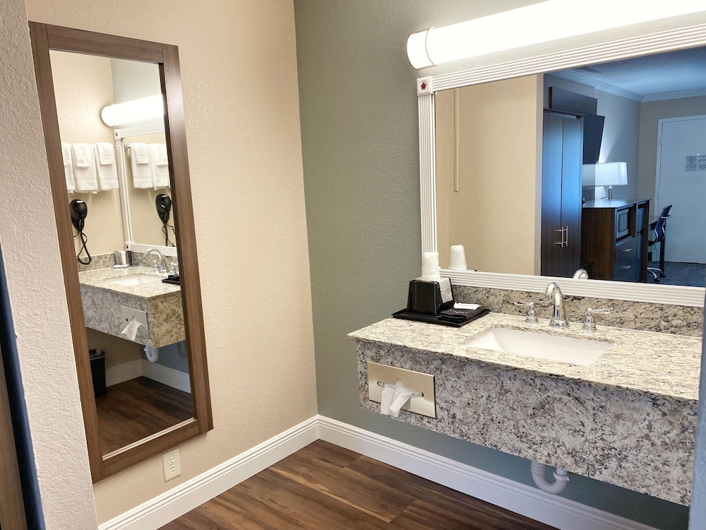 Roadstar Hotel Zephyrhills 42/45