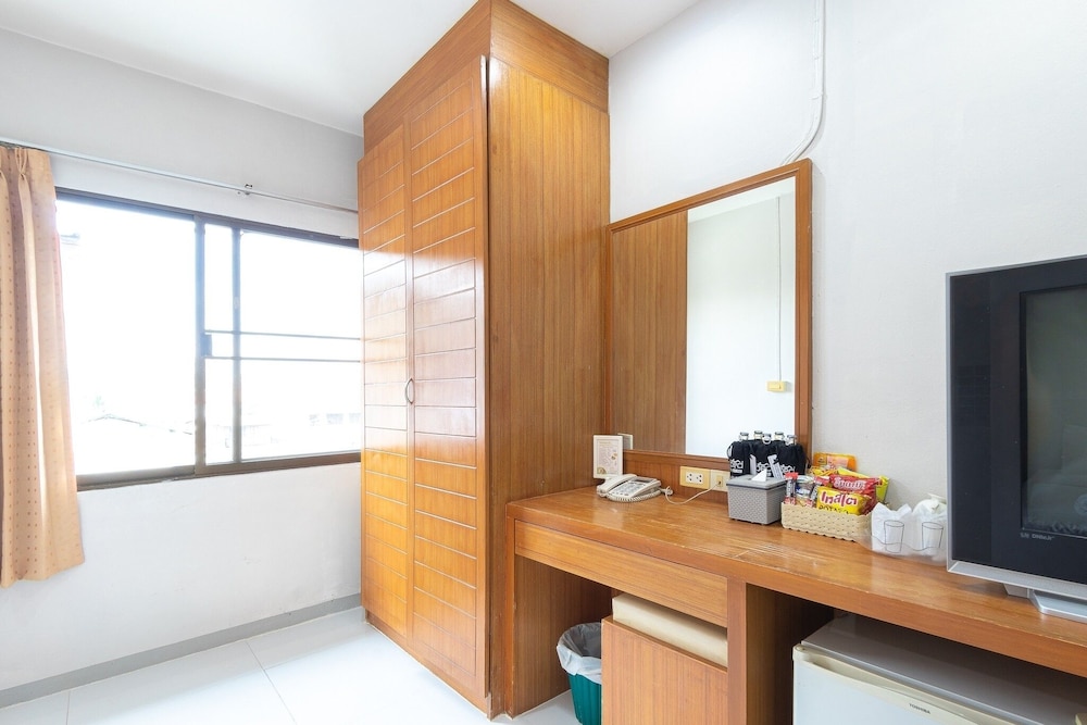 Bed By Tha-Pra Hotel And Apartment 35/36