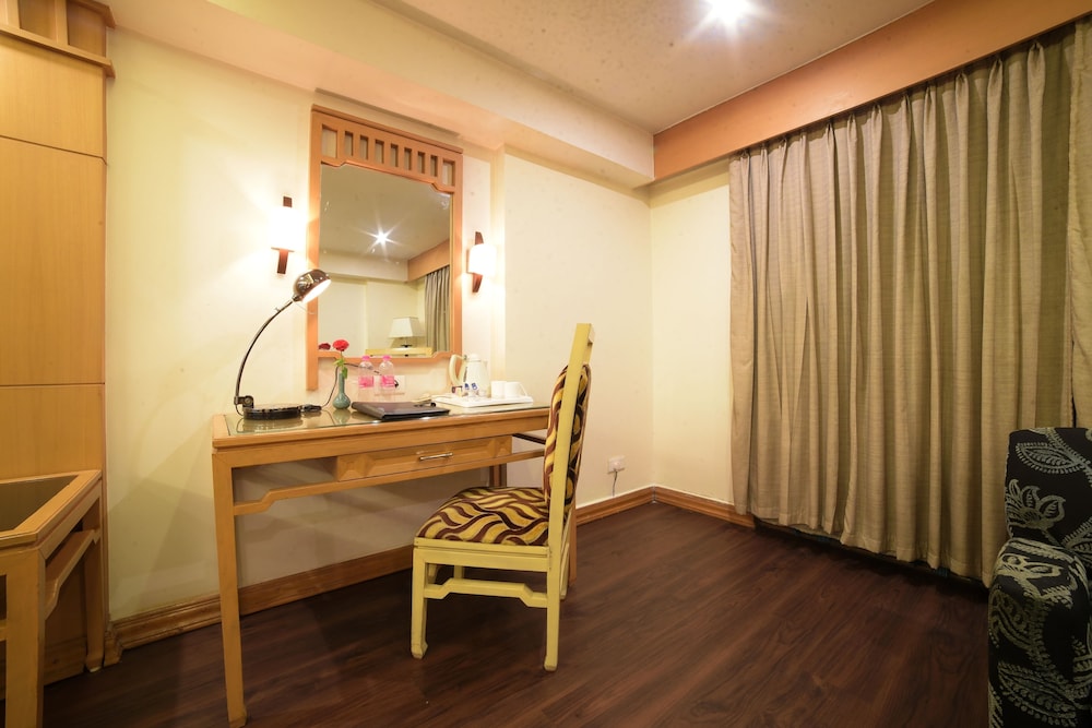 Hotel Babylon Inn 12/24