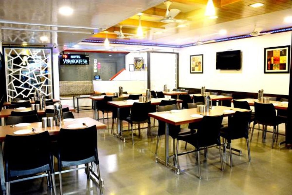 Hotel Vyankatesh 32/35