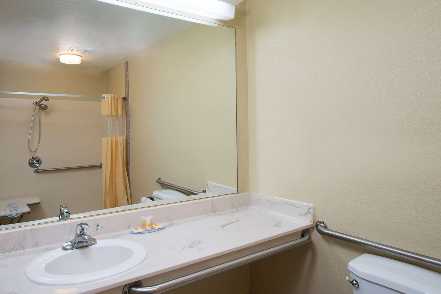 Days Inn by Wyndham Pinole Berkeley 26/27