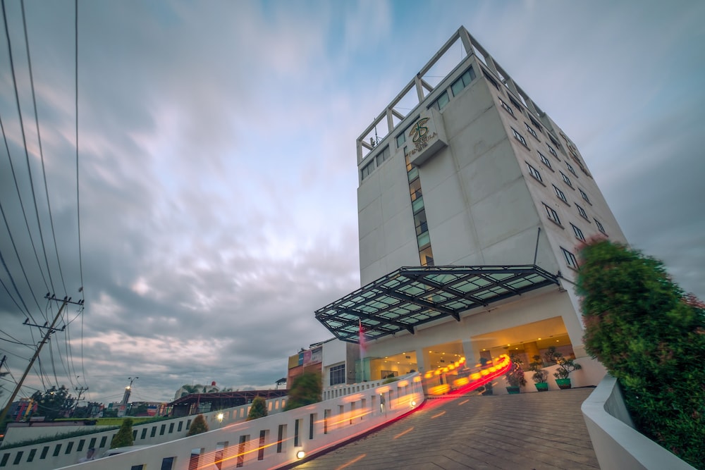 Sintesa Peninsula Hotel 11/60