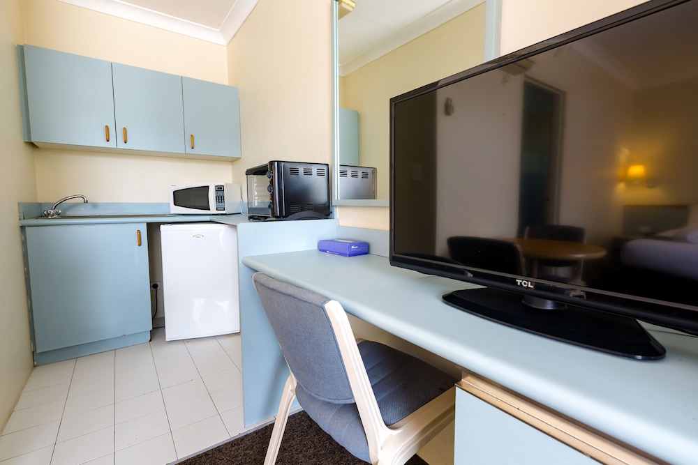 ABCOT INN 48/58