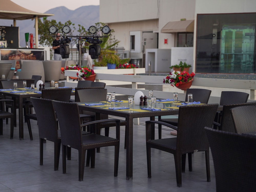 Golden Tulip Muscat 30/50
