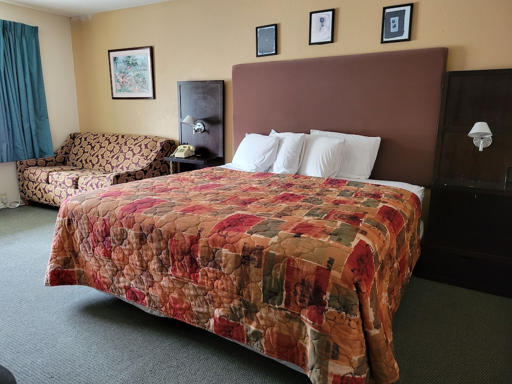 Surrey Inn Hotel 27/61