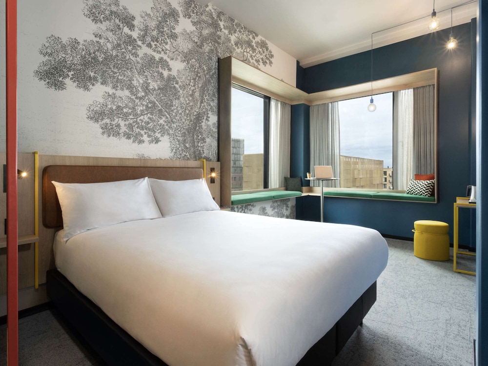 DELUXE, DOUBLE BED, CORNER