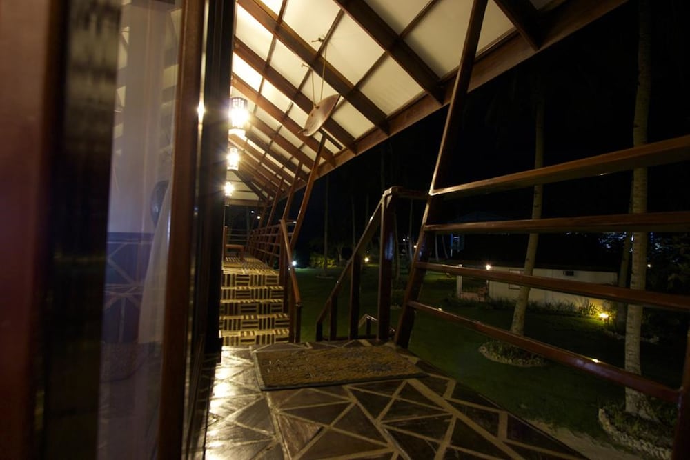 Ocean 101 Beach Resort 23/50