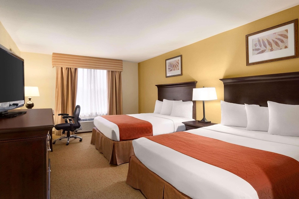 Room, 2 Queen Beds, Country Inn Suites By Radisson Savannah I 95 North Ga 2/7