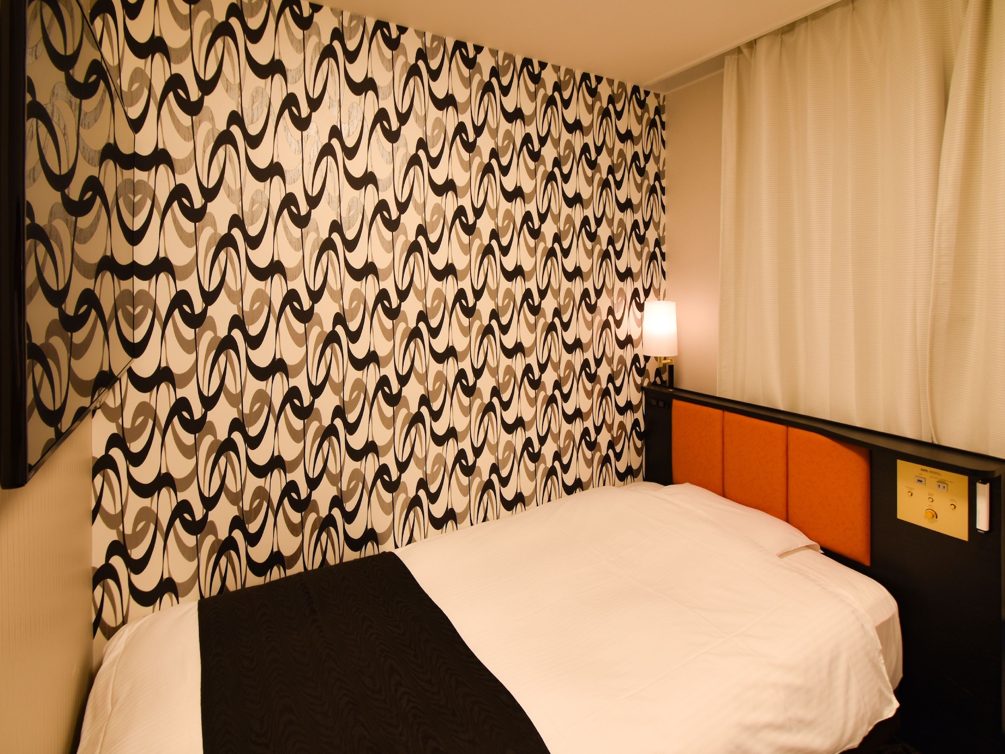 ROOM, SINGLE