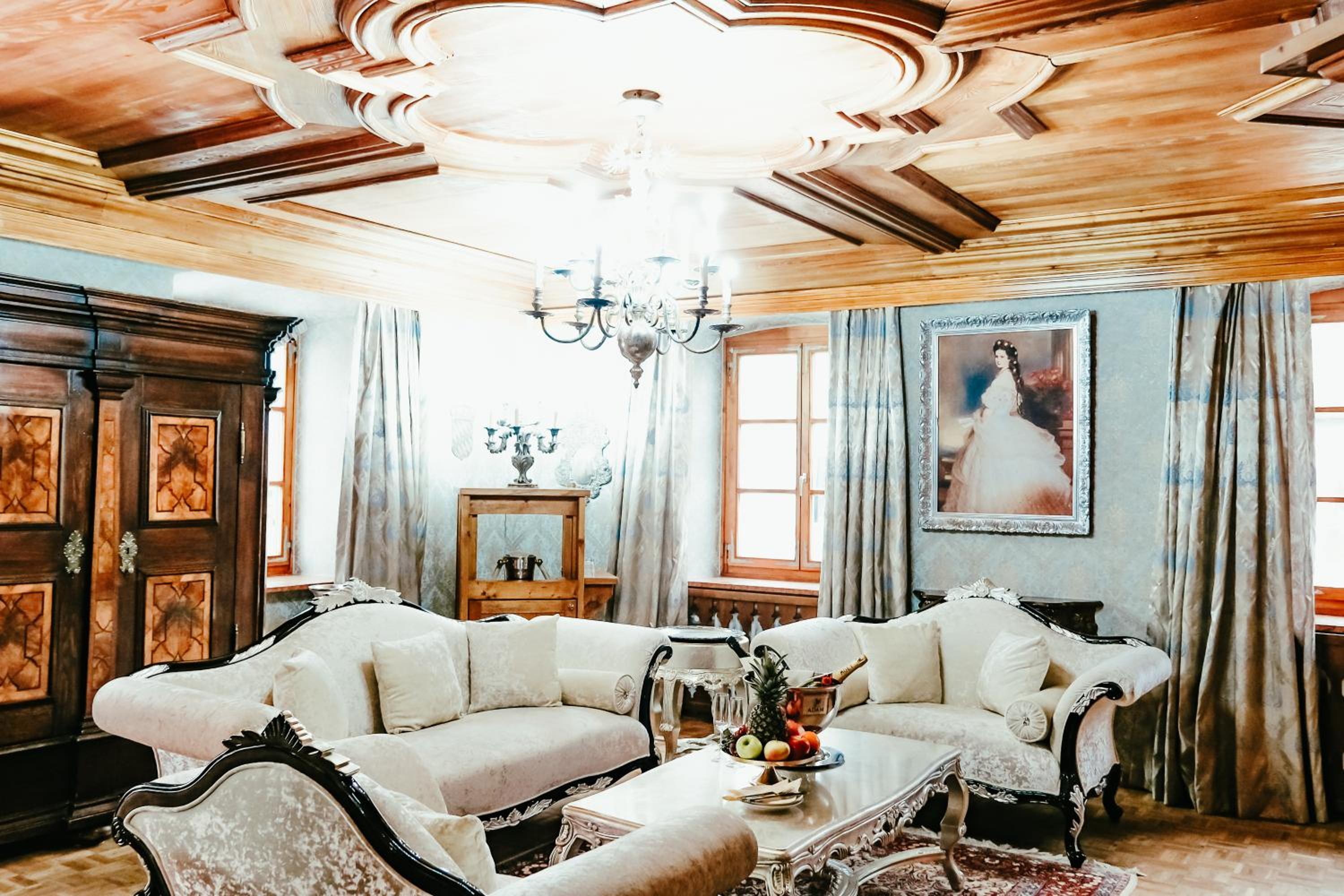Senior, Suite, Queen Bed