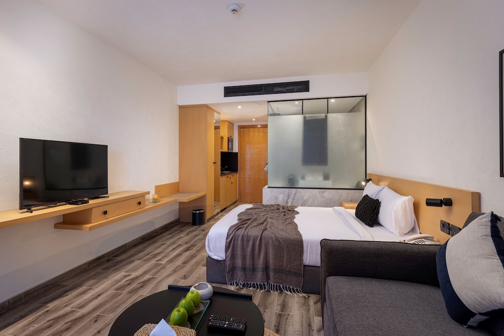 Creek, Studio, Queen Bed, Mountain View, Sofa