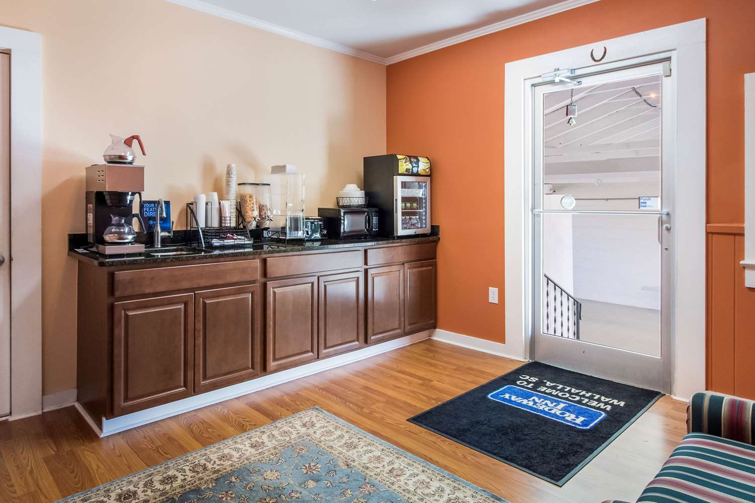 Rodeway Inn and Suites Walhalla SC 4/7