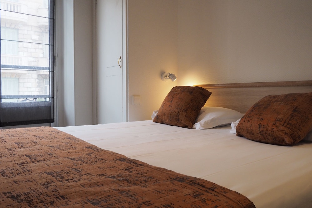 Hotel Busby 27/76
