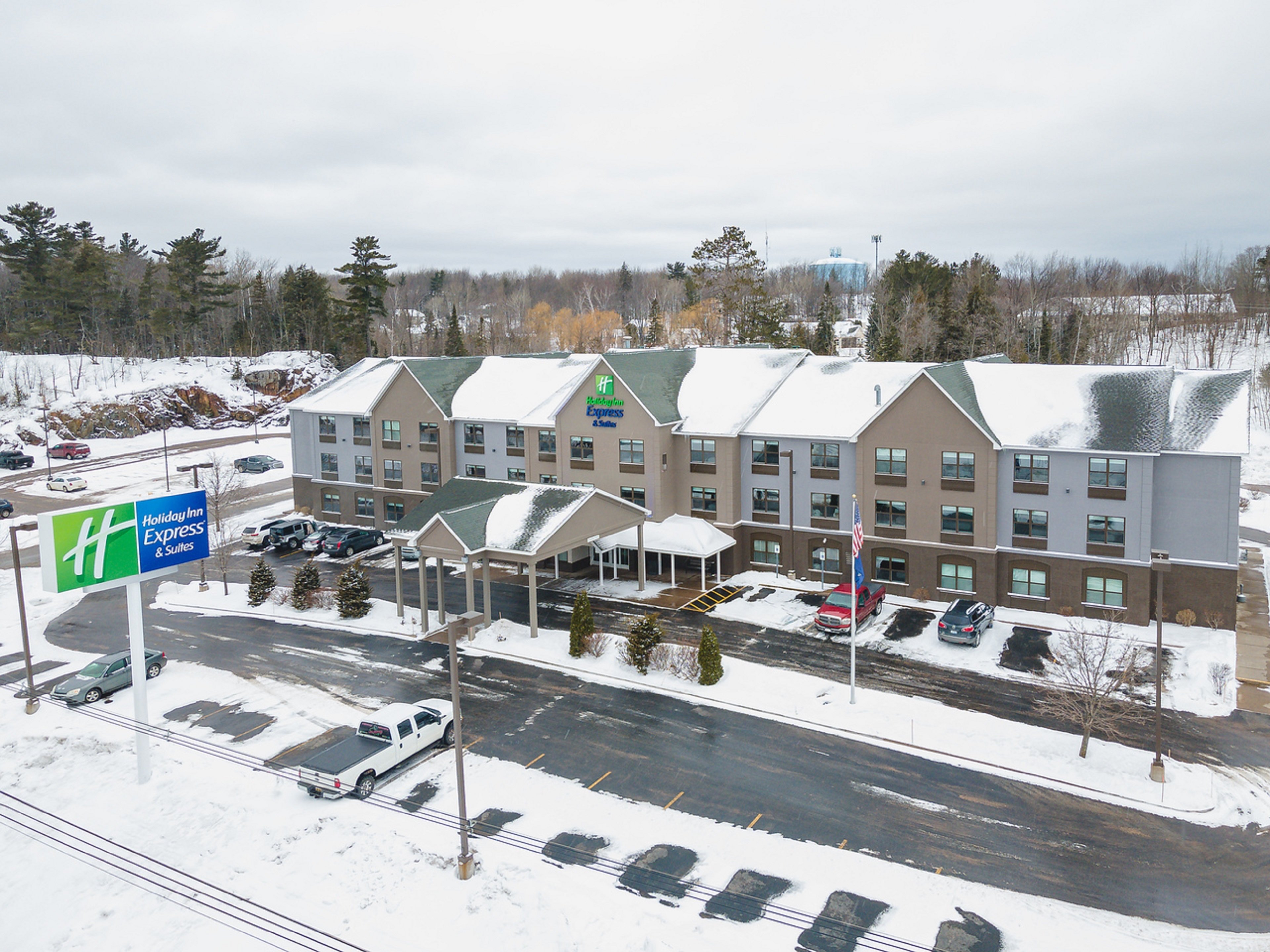Holiday Inn Express & Suites Marquette, an IHG Hotel 31/50