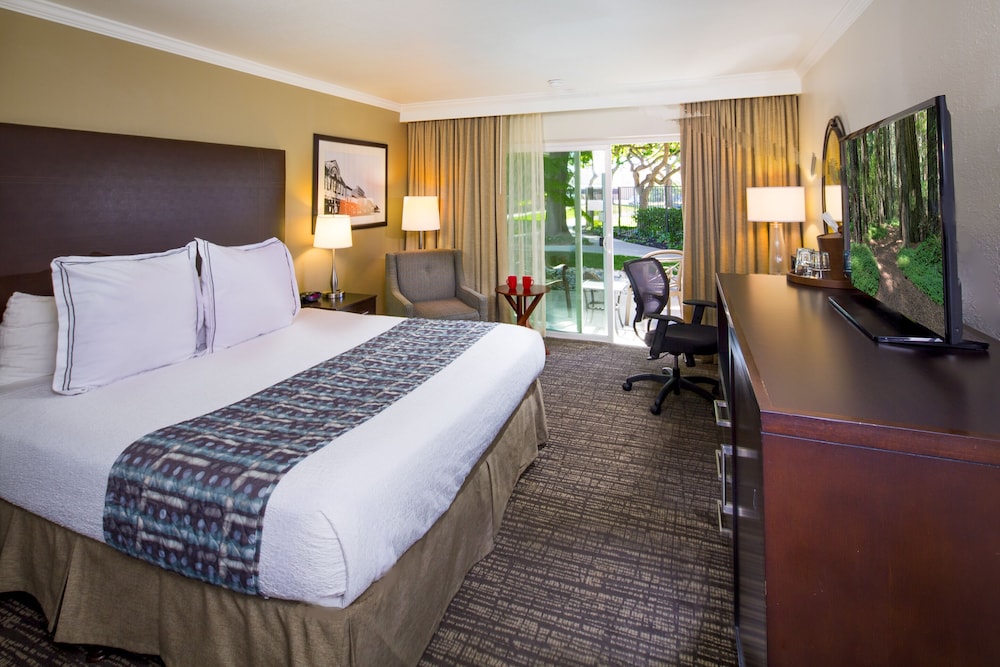 Best Western Plus Garden Court Inn 14/54