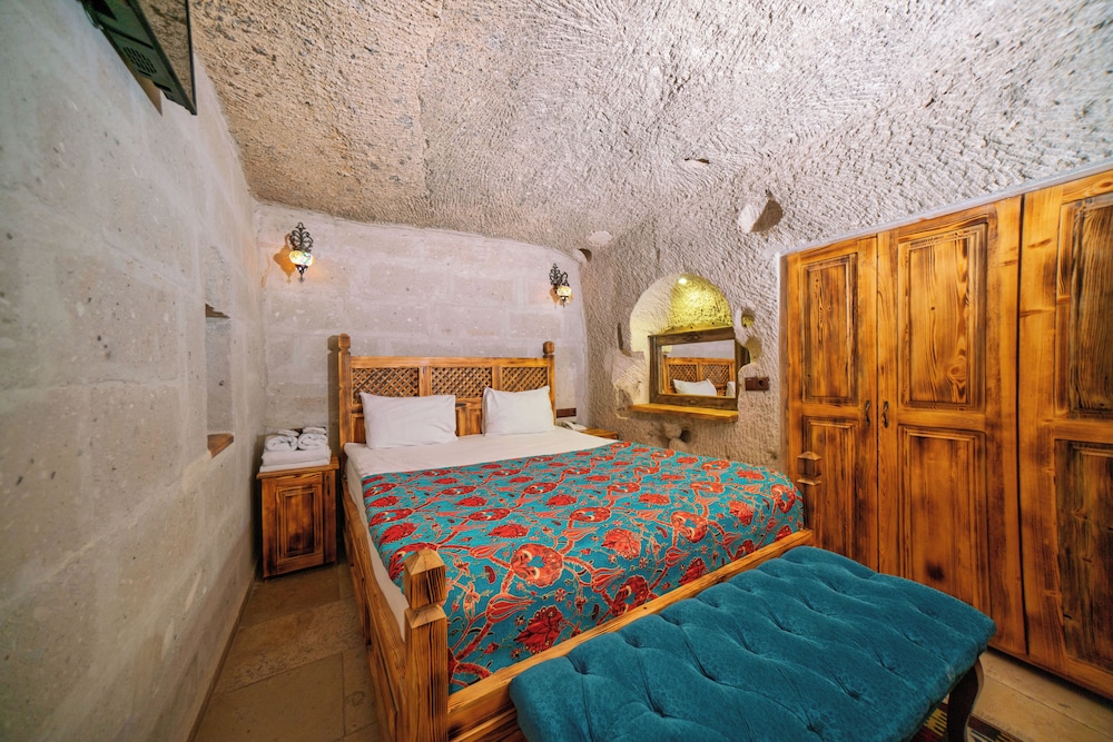 Zeus Cave Suites 9/50