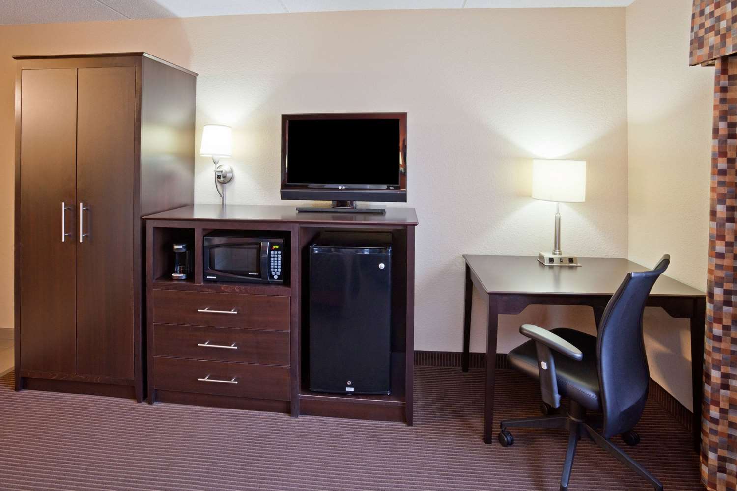 AmericInn by Wyndham Plover Stevens Point 42/47