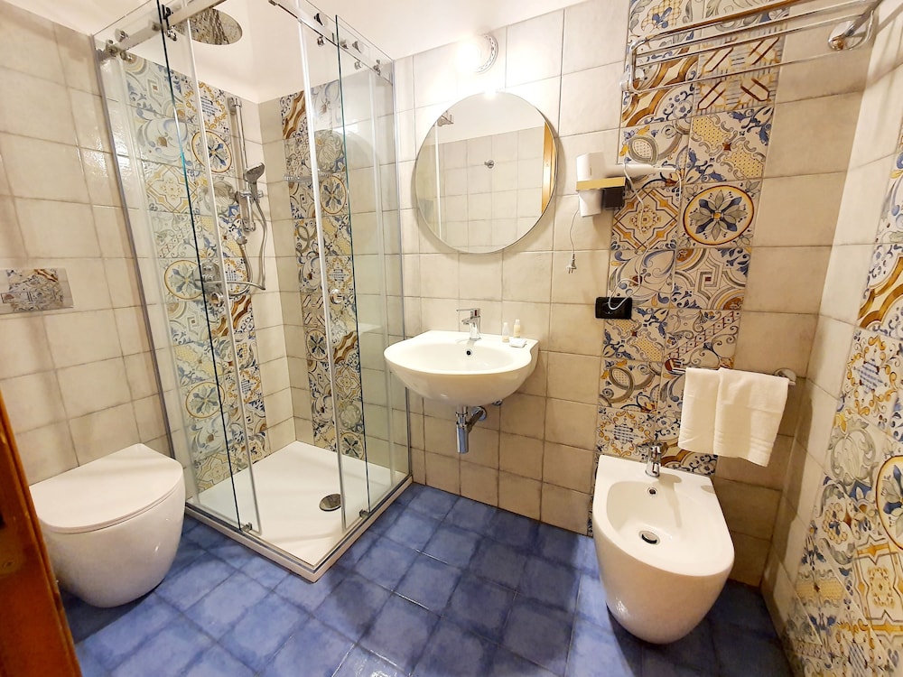 ROOM, DOUBLE OR TWIN BED, SEA VIEW, BALCONY