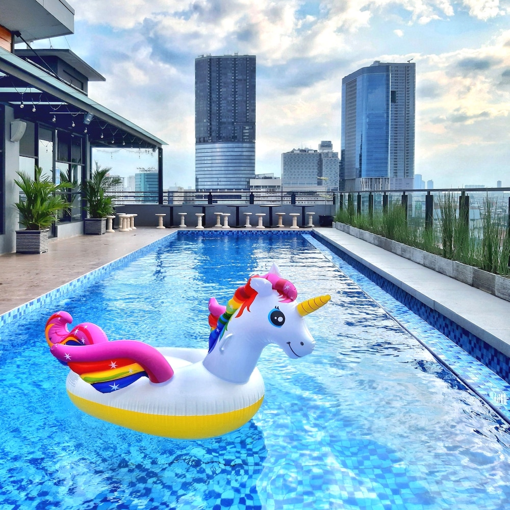 Surabaya River View Hotel 32/33