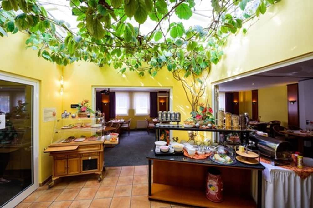 Askania Hotel Bernburg 38/50