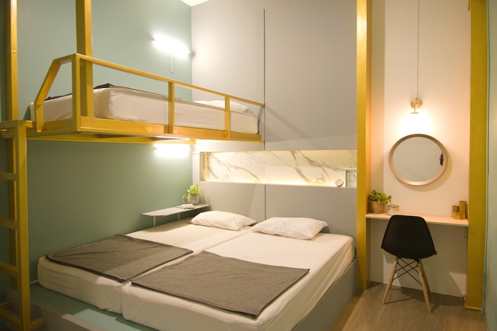 Hugger Hostel 44/58