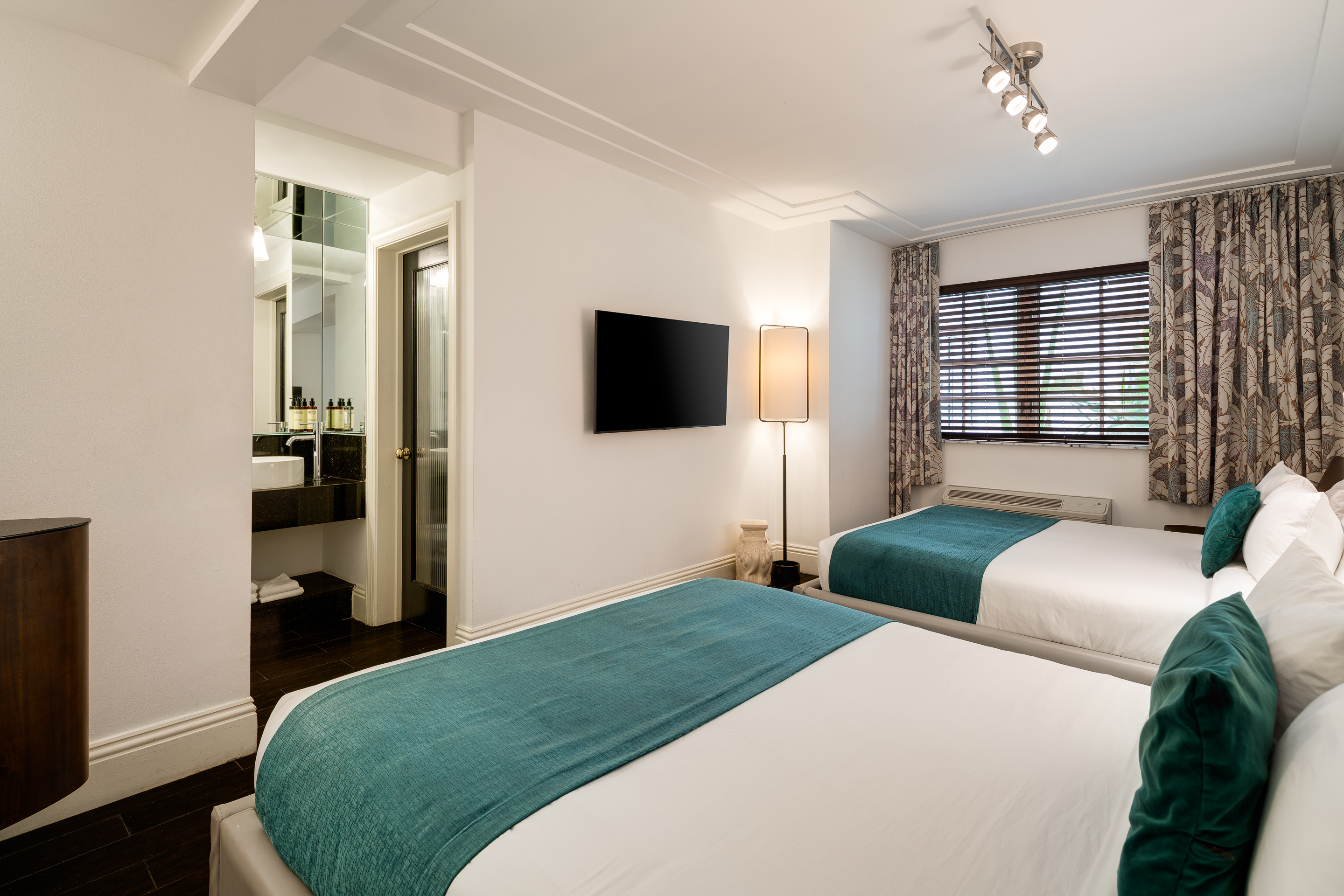 غرفة بسريرين كوين، Riviera Suites South Beach 6/10